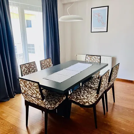 Luka Apartment *
